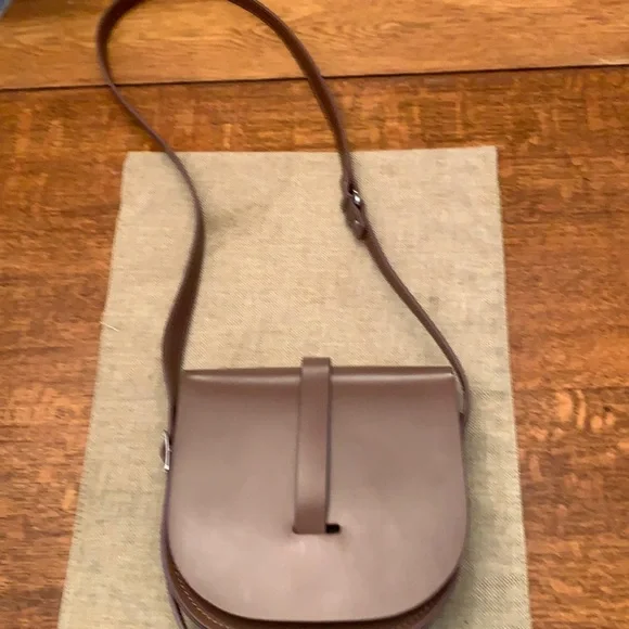 A.Cloud Saddle Bag  NWOT Beautiful Designer Bag - Picture 2 of 13